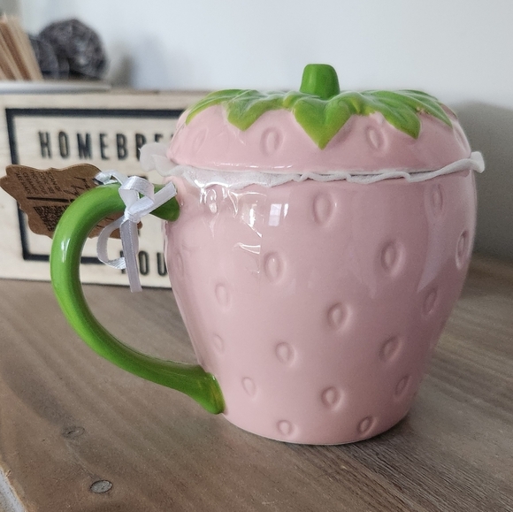 Lang Strawberry Mug with Lid NWT, Hand-painted coffee mug, farmhouse really cute - Picture 9 of 14